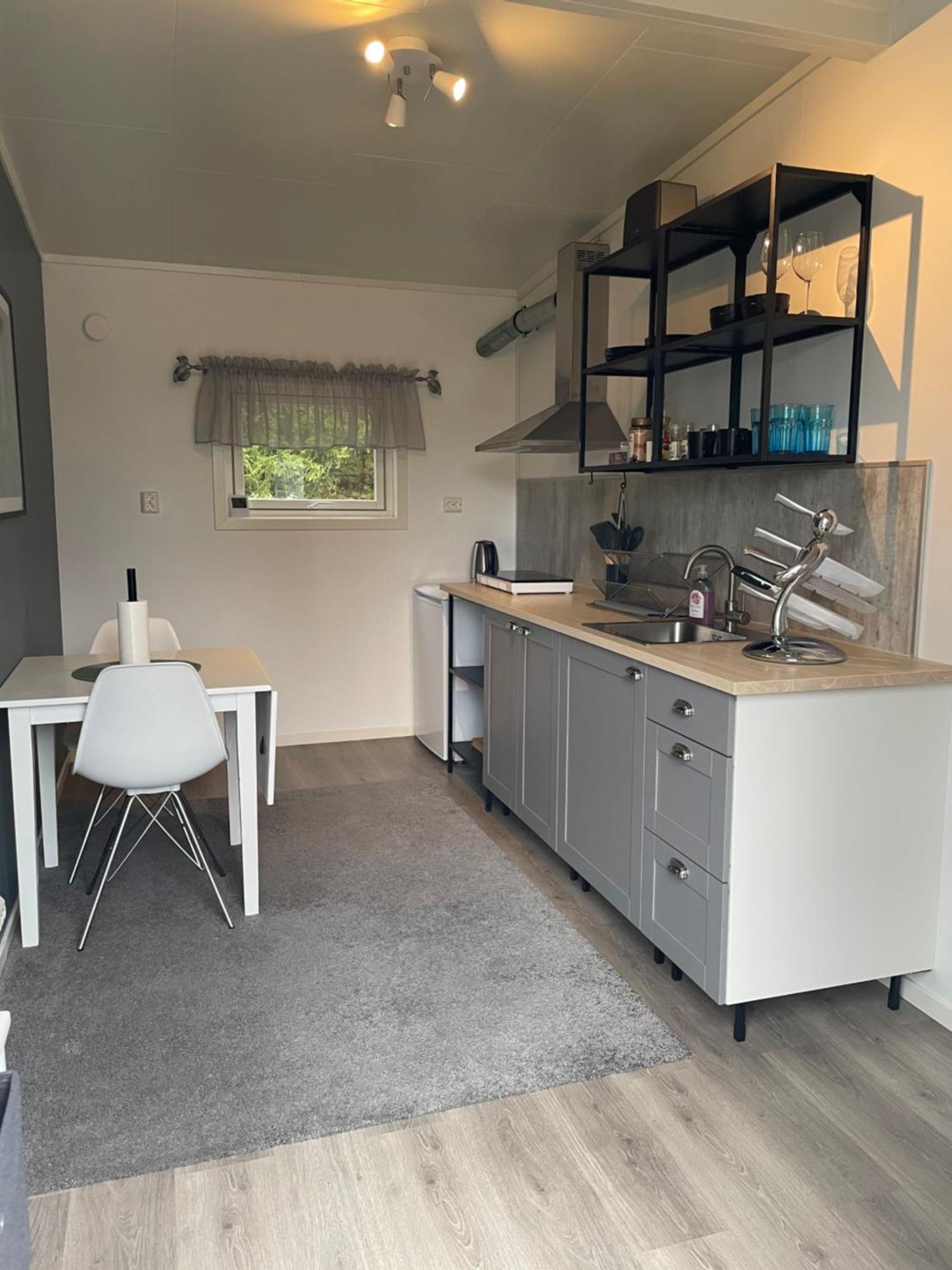 Small Cozy Apartment Тромсьо Екстериор снимка